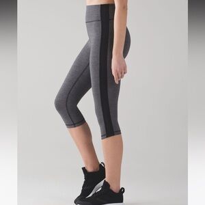 * Lululemon Squad Goals Crop (17") Heathered Black size 4